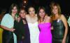 Luisa Villarreal, Mague Madero, Fernanda Hoyos, Cristina Hernández y Dely Gallegos, en reciente festejo de boda en la ciudad de Durango.