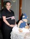  07 de noviembre de 2004
Blanca Esthela  Luévanos Rivas, en espera del nacimiento de su bebé, por lo que disfrutó de una fiesta de canastilla.