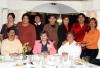  11 de noviembre de 2004
 Xóchitl Contreras Flores junto a sus compañeras de trabajo el día de su jubilación laboral