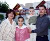 La pequeña Ana Karen Gómez Palomo acompañada por su familia el día de su primer cumpleaños