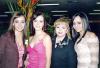  20 de noviembre de 2004
Iraida Anaya Treviño con sus hermanas  mamá el día de su despedida de soltera