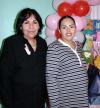 Perla Verónica de Ortega recibió regalos para el bebé que espera.