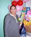 Perla Verónica de Ortega recibió regalos para el bebé que espera.