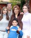 Gerardo Carrillo, Paty de Carrillo y sus hijos Denisse, Viridiana y Osvaldo.