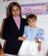 Karina Muñoz de Martínez celebró su cumpleaños con un grato convivio en compañía  de su esposo y sus hijos.