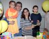 José Santos Sifuentes y Sandra Luz Silos de Sifuentes con sus hijos Izamar, Abigail y Zahir, en la fiesta que les ofrecieron por sus repectivos cumpleaños .