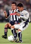 La fortuna del campeón acompañó a Pumas todo el juego y la acción más clara de ello se registró a los 53 minutos, cuando Sergio 'Alvin' Pérez llegó sin marca para rematar frente al arco pero estrelló el tiro en la base del poste izquierdo y luego se paseó por la línea de meta bajo la mirada del arquero Sergio Bernal.