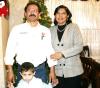 11 de diciembre de 2004

María Dolores Arratia fue festejada junto a su esposo y su nieto con motivo de su cumpleaños