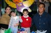 Luis Ernesto Burciaga Luna en compañía de su familia, en la fiesta infantil que le ofrecieron para festejarlo por sus ocho años de vida.