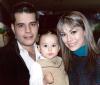 16 de diciembre de 2004

Nancy Ramírez, David Alberto I  y Ana Laura , reyes de los festejos del 50 aniversario de la Escuela España.