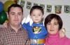 17 de diciembre de 2004

Rodolfo Abraham Solórzano León junto a sus papás, Rodolfo Solórzano y Emma León de Solórzano, el día que cumplió cuatro años de vida.