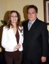 19 de diciembre de 2004 
Salvador Montes y María Guadalupe Torres Téllez, en reciente festejo de graduación.