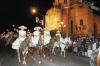 El desfile estuvo compuesto de carros alegóricos iluminados y sonorizados, además de zanqueros, malabaristas, bandas musicales, bastoneras, colorido y mucha alegría, que recorrieron las principales calles de Gómez.
