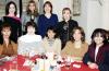 22 de diciembre de 2004


Martha de Llamas, Patricia Arenal, Mayra de González y Bety de González acompañaron a Lucía de Ramos en su festejo.
