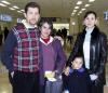 30 de diciembre de 2004

Ana María Greene y Andrea Mackie viajaran al DF y fuéron despedidas por Ámbar y Juan Greene.