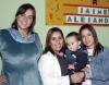 El pequeño Jaime Alejandro Piña  Velázquez en compañía de su familia, en el convivio que le organizaron  para festejarlo por su primer cumpleaños.