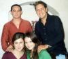 20 de enero de 2005

Roberto Carlos y Any Ortiz Navarrete, Jan  y Marisol González Casas, en reciente acto social.