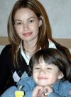 Claudia Torres con su hijito Felipe Cortez Torres, el día que lo festejo con motivo de  sus cinco años de vida.