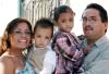 Francisco Javier Luna Herrera y Yessenia González Luna con sus hijos René Armando y Leslie Yessenia