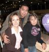 Ignacio Diéguez y Laura Diéguez, con su hijita Andrea Regina Diéguez, captados en reciente festejo social..