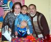 Miguel hernández Zapata y Érika Liliana Carlos Ortiz festejaron  a su pequeño Axel Hernández Carlos, en  un convivio  con motivo de su primer año de vida