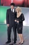 Esta elección tiene poco que ver con los más codiciados premios de la crítica estadounidense, los Oscar, o los candidatos a los Globos de Oro, donde no figura ninguno de estos títulos. 

Steven Culp y Marcia Cross posan a su llegada de manera muy cariñosa.