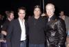 Los actores relataron historias sobre los tsunamis, y NBC mostró imágenes con los efectos de las devastadoras marejadas y la agonía de niños que quedaron huérfanos. 

Aquí Brad Pitt, left y  Jane Seymour trabajan contestando el teléfono para recibir los donativos.