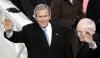 W. Bush, el presidente número 43 de los Estados Unidos, fue ovacionado por la concurrencia, que incluía al ex presidente Bill Clinton y al presidente número 41, su padre George Bush, así como por varios ex presidentes.