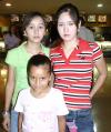 Yazmín, Karla y Paola Uribe.