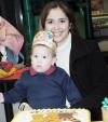 10 de febrero de 2005

 Tahnee Portugal le ofreció un convivio infantil a su hijito Cristian Yarik Portugal por su primer año de vida.