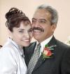 Hilda Santacruz Polendo e Jorge A. Parrilla Ruiz celebraron recientemente 25 años de casados, con bonito festejo acompañados por sus familiares.