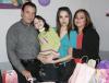 La pequeña Frida Prado Ramón en su cumpleaños con su familia.