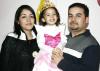 Ximena Lozano fue festejada por su cumpleaños, con una piñata que le organizaron sus papás , Édgar Lozano y Paula Ranger de Lozano