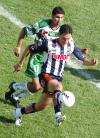 Los Guerreros lucharon en cada rincón de la cancha el esférico, redituándoles en una oportunidad y generando peligro en otro par, mientras que los Rayados no encontraban la brújula y su técnico Miguel Herrera era expulsado por el central Manuel Glower, al reclamar la mayoría de las decisiones arbitrales.