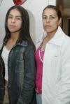 Reyna Priscila García Villanueva en compañía de su mamá Araceli García, el día que festejó su treceavo cumpleaños.