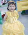 La pequeña Carolina Saucedo Camacho disfrutó de una divertida piñata, con motivo de su tercer cumpleaños.