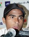 Santos Laguna supo aprovechar el mismo número de oportunidades que desperdició Monarcas Morelia, para derrotarlos 3-1 en el Estadio Corona, que lució tres cuartos de entrada de su capacidad total.