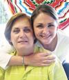 FESTEJO SU CUMPLEAÑOSGüera Grageda de Cofiño con su hija Bárbara Cofiño Grageda