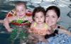 Brenda Castro Medina, con los niños Vicente Barranco y Regina Cstro.