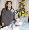 27 de marzo 2005

Yanhira Salum de Villalobos espera el nacimiento de su segundo bebé y su mamá, Martha Rodríguez, su hermana, Yannya Salum y su tía Maly Cerda Cigarroa, le organizaron una fiesta de canastilla