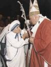 El Papa envió una carta  a George Bush, Presidente de EU. y a Saddam Hussein, Presidente de Irak, en un intento de evitar la guerra del Golfo, misma que sí se llevó a cabo.
El pontífice se entrevista con Bush en 1989 y su esposa.