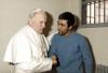 Todo el mundo quedó conmovido con el ataque del que fue víctima el Papa Juan Pablo II, suceso del que actualmente se supo que la autoría intelectual estuvo a cargo de los servicios los servicios secretos de las desaparecidas Unión Soviética y la República Democrática Alemana, así como de Bulgaria.