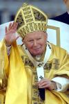 Karol Wojtyla fue el elegido e hizo caso al cardenal primado de Polonia, Stefan Wyszynski, que le dijo en la mañana del día 16: 'si te eligen, te ruego que no te niegues'.

El 'miedo' de un principio de poder decepcionar a los romanos por no hablar bien el italiano desapareció inmediatamente, ya que los capitalinos le acogieron como uno más desde el primer momento.

Han pasado casi 27 años desde que aquella tarde noche del 16 de octubre de 1978 les dijo: 'se mi sbaglio, mi corrigerete' ('corregidme si me equivoco'). La respuesta fue 'te queremos'.