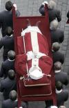 La apertura de la capilla ardiente se ha retrasado, por lo que no se espera que se abran sus puertas pronto.