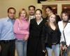 08 de abril 
Álvaro, Goretti, Pamela, Jorge, Mary, Carmen y Bety, captados en reciente fiesta.