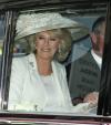 El príncipe Carlos y el amor de su vida, Camilla Parker Bowles, contrajeron matrimonio en una discreta ceremonia civil en el ayuntamiento de Windsor, donde miles de personas desafiaron el frío para ver a la pareja real.