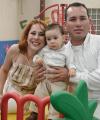 14 de abril 

Regina Cardona García cumplió tres años de vida ys sus papás, Alejandro Cardona Salazar y Ángela García Castro y su hermanita Luisa le ofrecieron una riquísima merienda.