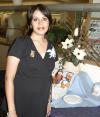 Patricia Verdeja de Fernández, captada en la fiesta de canastilla que le ofrecieron por el próximo nacimiento de su bebé.
