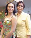 Brenda Madero Martínez con su madre Bertha Martínez de Madero