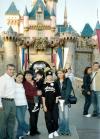 Familias Albarrán Sánchez y Albarrán Gurrola, en su más reciente viaje a Disneylandia.